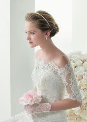 Abito da sposa con maniche lunghe ricamate - Collezione Luna Novias