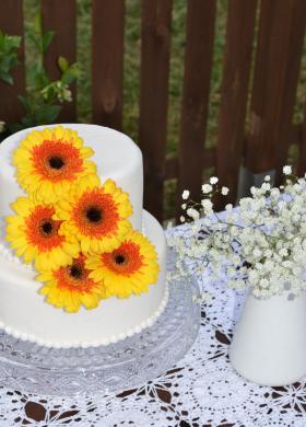 Torta nuziale con girasoli