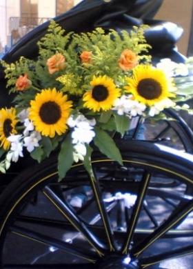 Addobbi di girasoli per la carrozza