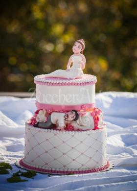 Torta di matrimonio con caketoppers Sposa e Sposo