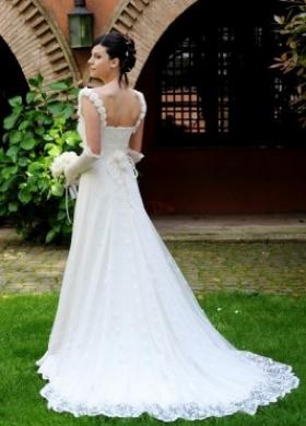 Vestito da sposa con dettagli ricamati