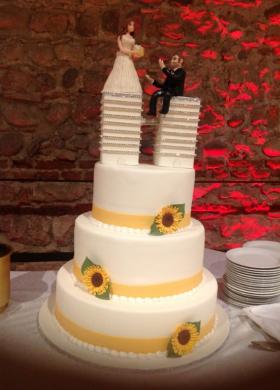 Wedding cake gialla con girasoli