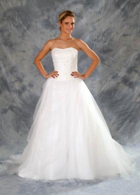 Abito da sposa classico con gonna in tulle