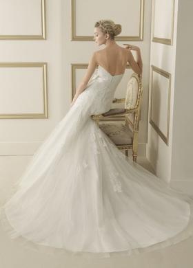 Vestito da sposa con coda - Collezione Luna Novias