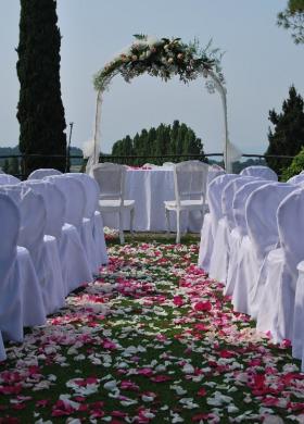 Fiori per la cerimonia in giardino a Verona