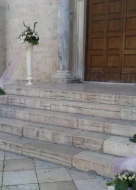 Fiori per la chiesa a Bari