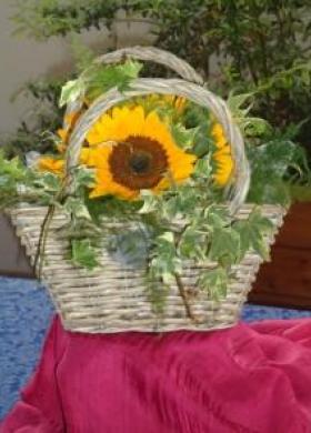 Allestimento floreale di girasoli