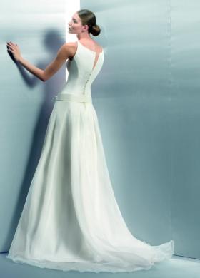 Vestito da sposa con chiusura dietro la schiena