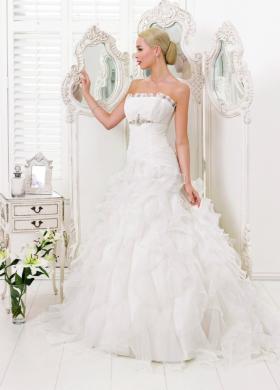 Vestito da sposa senza spalline con gonna ampia