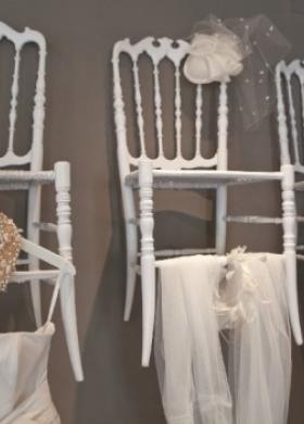 Abiti da sposa con accessori chic