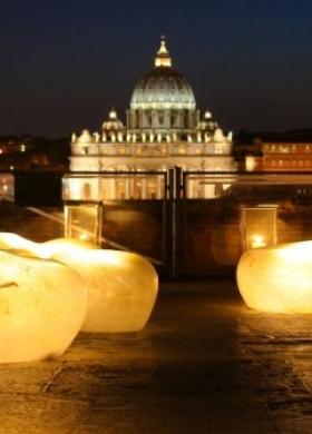 Allestimento con luci per il matrimonio