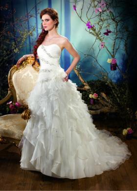 Vestito da sposa con gonna pomposa