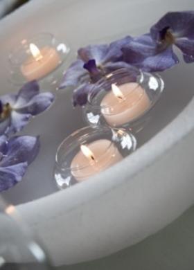 Candele e fiori per lil matrimonio