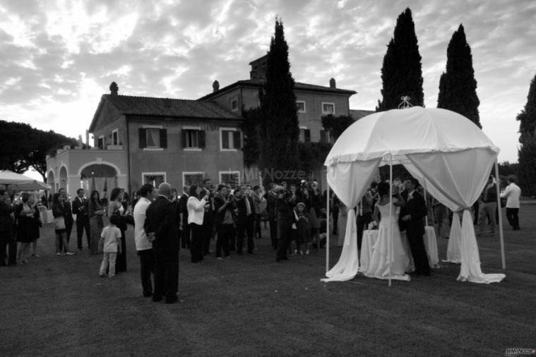 Allestimemto del matrimonio all'aperto