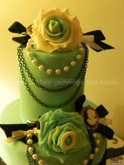 Wedding cake elegante sui toni del verde