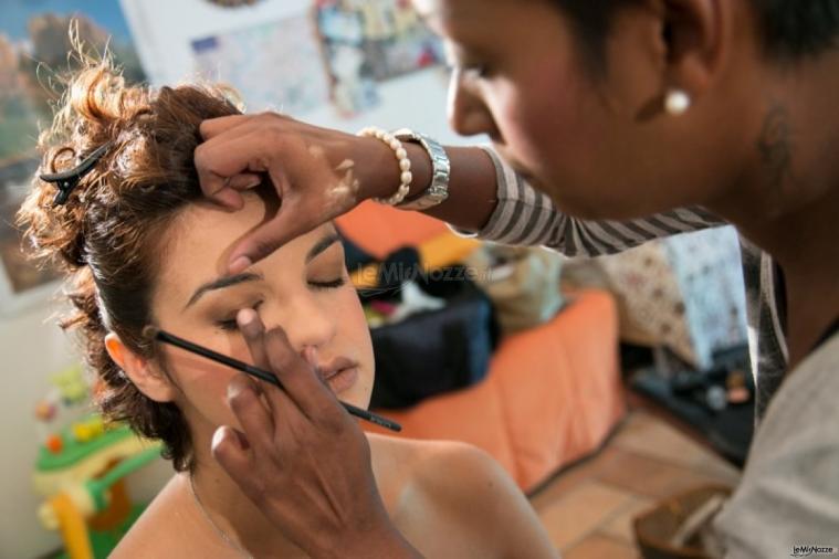 Preparativi sposa trucco