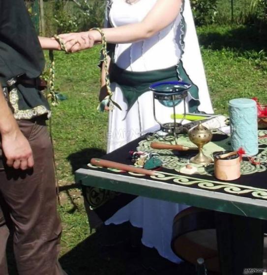 Francesca Pedrigi Celebrante - Handfasting stile celtico