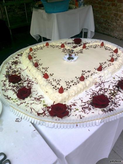 La torta nuziale a forma di cuore