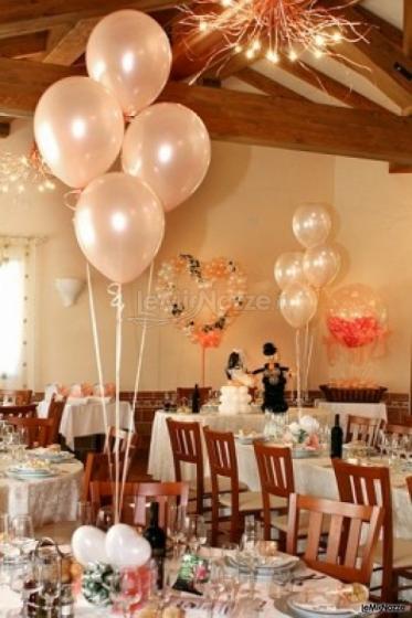 Allestimento con palloncini per la location di matrimonio