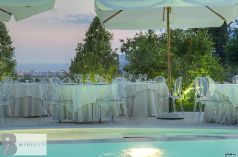 Ricevimento di matrimonio a bordo piscina