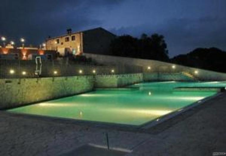 Piscina illuminata dell'hotel per ricevimento di matrimonio a Palazzolo Acreide (Siracusa)