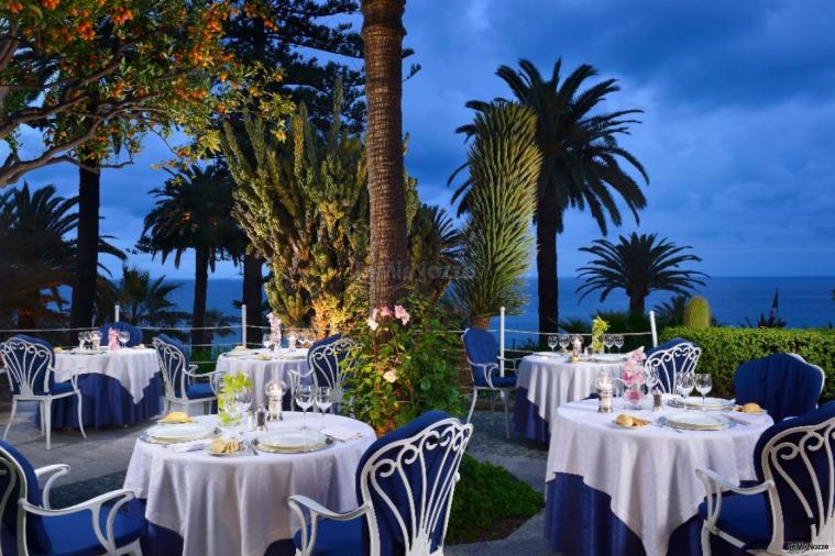 Royal Hotel Sanremo - Allestimento tavoli in giardino