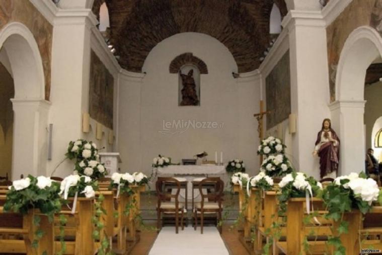 Addobbi floreali per la cerimonia di matrimonio in chiesa