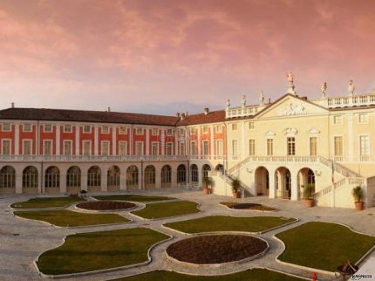 i giardini della villa al tramonto