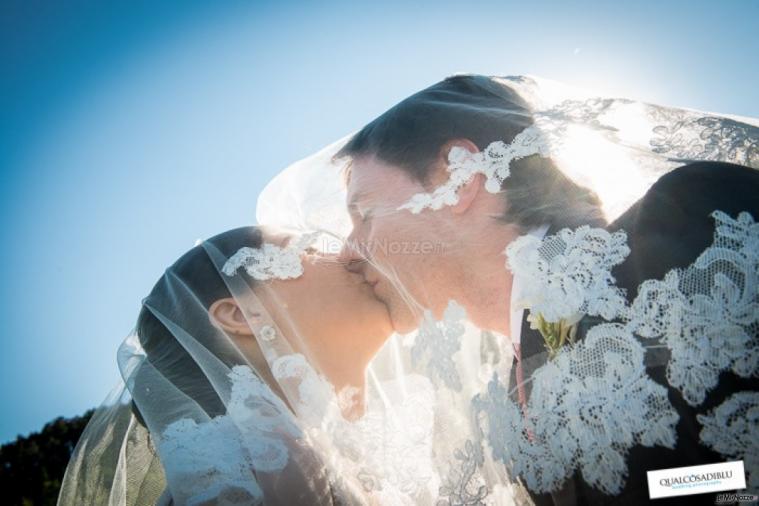 Bacio degli sposi - Qualcosa di Blu