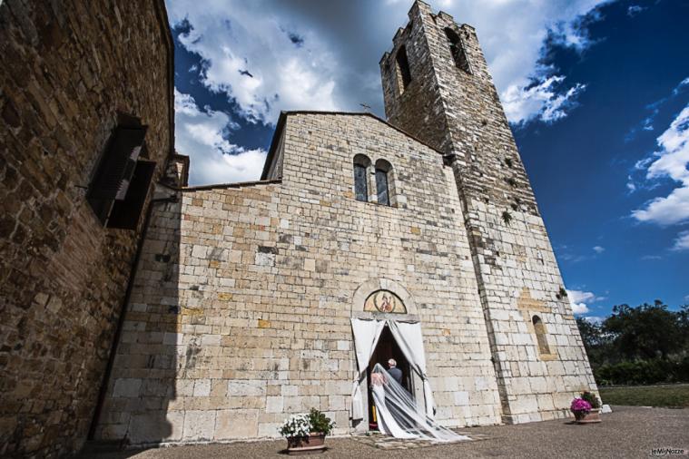 Primo Piano Colle - Il momento dell'ingresso sposa in chiesa