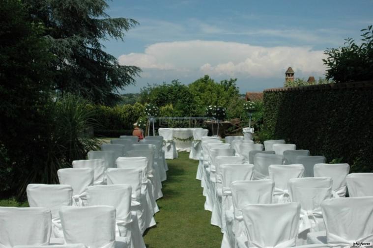 Celebrazione del matrimonio in giardino