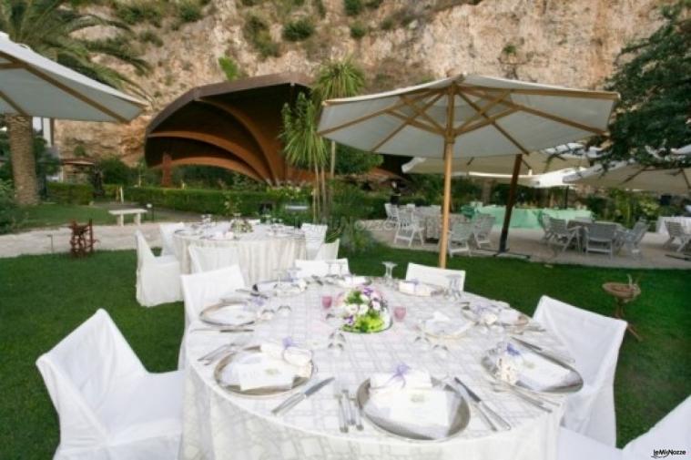 Allestimento tavoli per il matrimonio