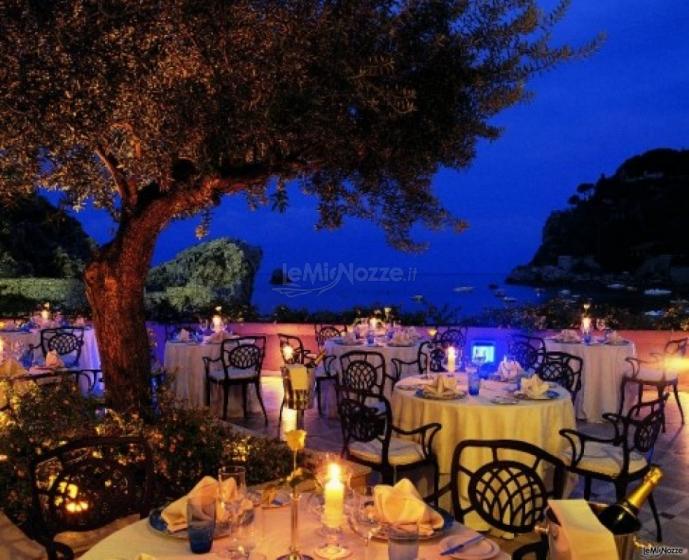 Allestimento per ricevimenti di matrimonio in terrazza sul mare