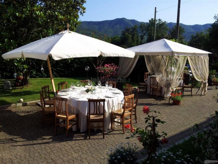 Ricevimento di matrimonio in giardino