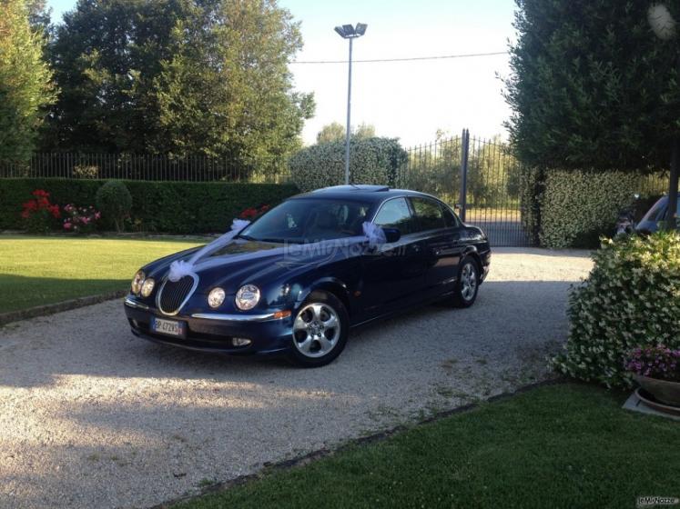 Passione Auto - S-Type per matrimoni a Torricella Sicura