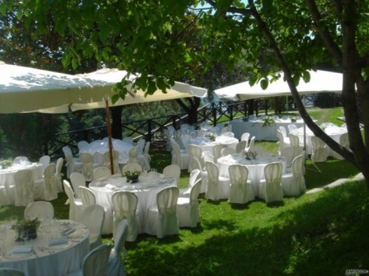 Ricevimento di matrimonio in giardino