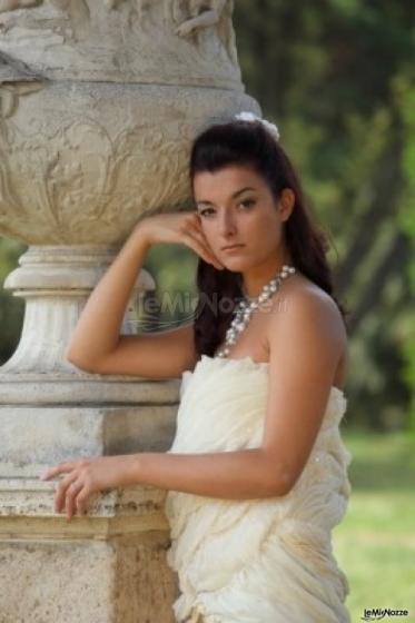 Vestito da sposa con tessuto arricciato