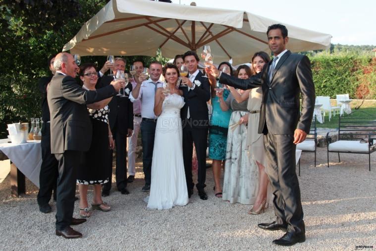 Foto di gruppo al matrimonio