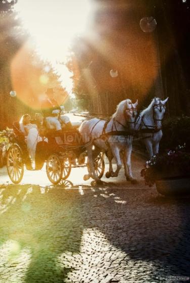 Foto degli sposi in carrozza