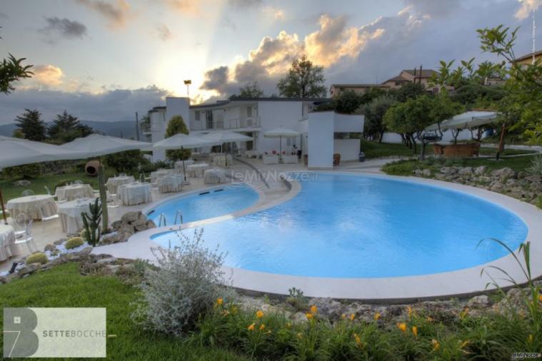 Matrimonio a bordo piscina