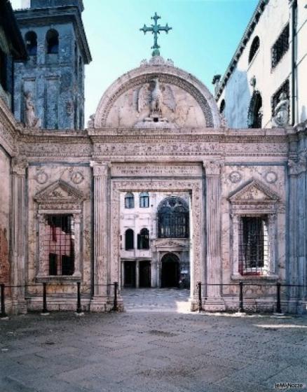 Ingresso del complesso monumentale per il matrimonio