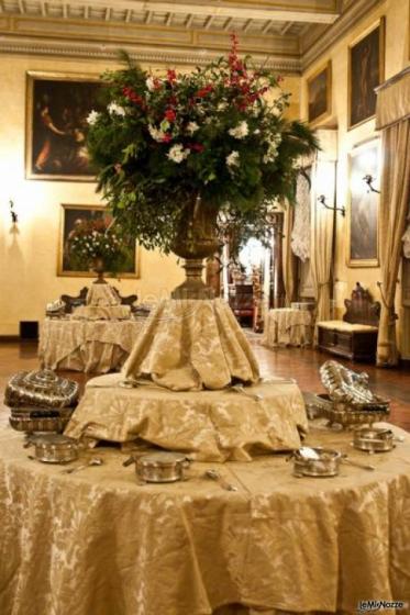 Centrotavola per il matrimonio con fiori e piante