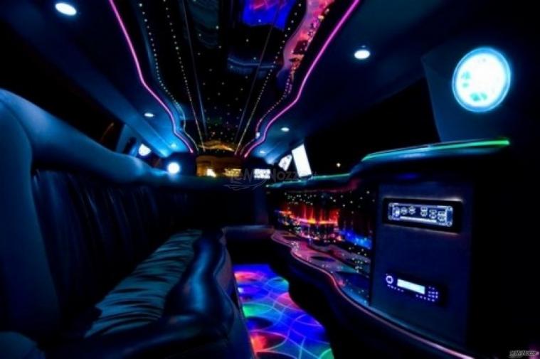 Interno limousine per gli sposi