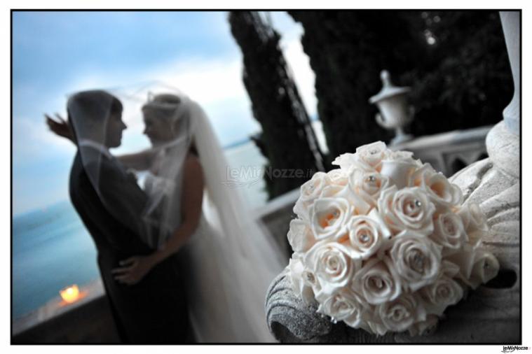 Fotografia del bacio degli sposi