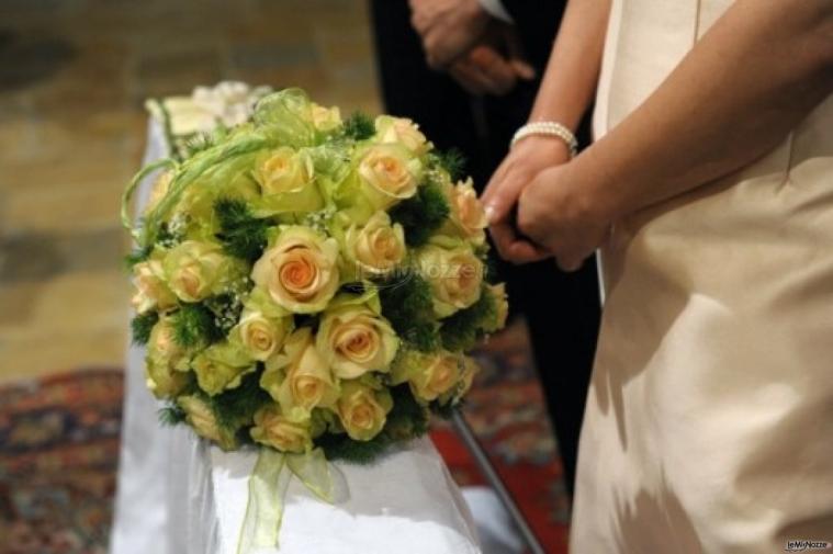 Bouquet di roselline per la sposa