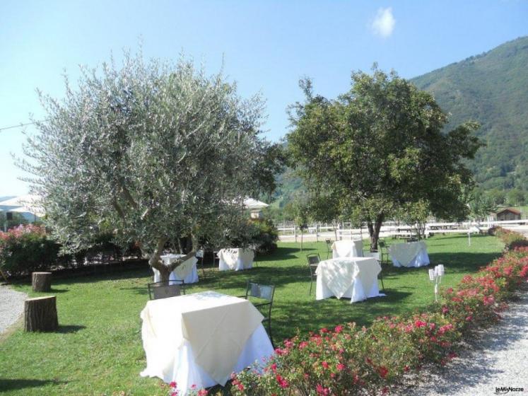 Giardino dell'agriturismo per l'aperitivo di matrimonio