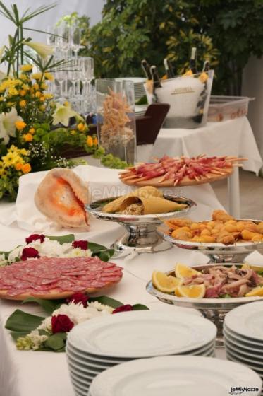 Il tavolo degli antipasti al buffet di nozze