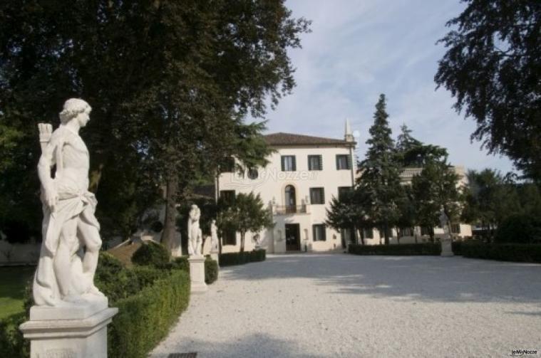 Esterno villa per ricevimenti matrimoniali