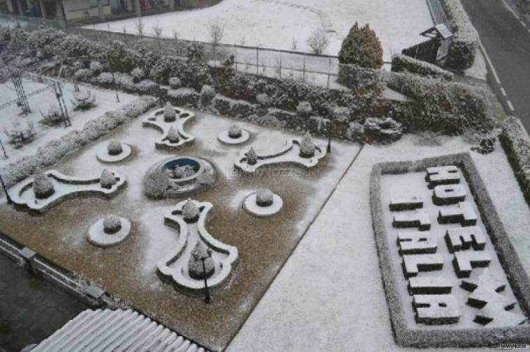 Giardino dell'hotel Italia innevato