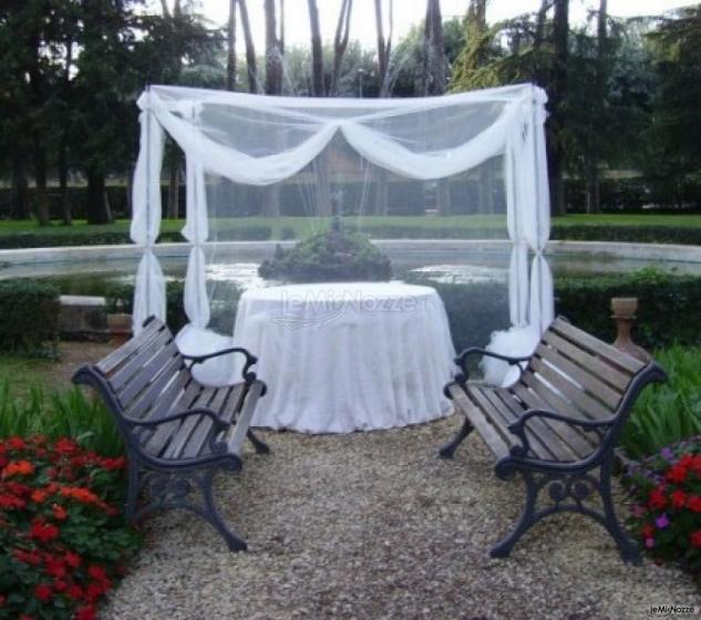 Ricevimento di matrimonio in giardino